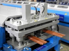 Valla de estacas de metal que forma la máquina